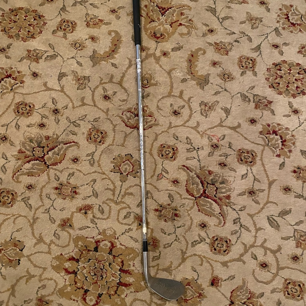Sand wedge golf club
